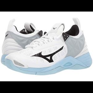 Mizuno Wave Momentum shoes